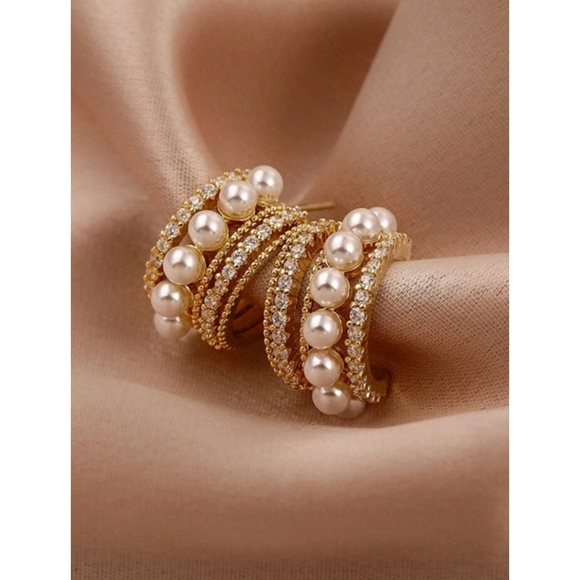 Anthropologie Avery Classy Pearl Cluster  Cubic Zirconia Cuff Earrings - Picture 2 of 5